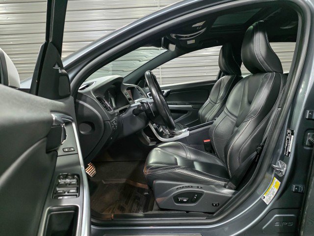 Used 2018 Volvo V60 T6 R-Design Platinum image 13