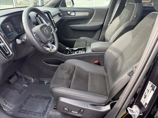 Certified 2025 Volvo XC40 B5 Plus image 14