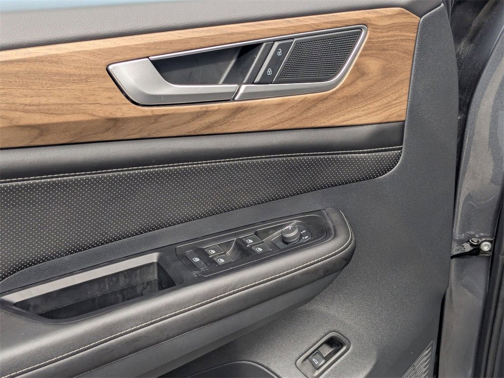 Used 2025 Volkswagen Atlas SE image 13