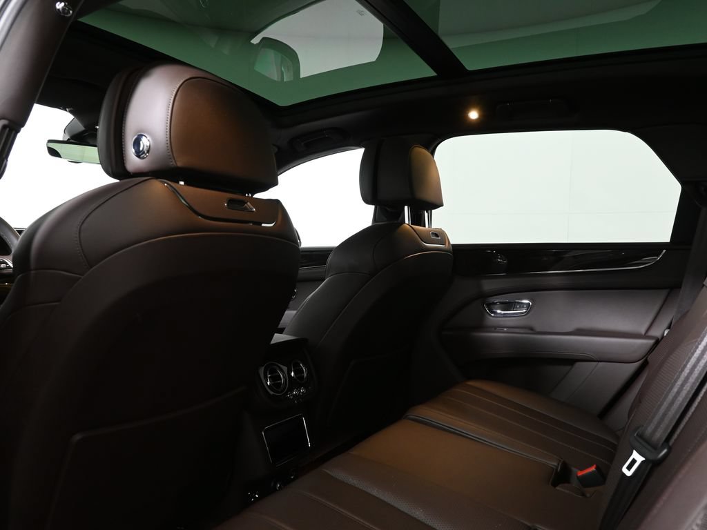 Used 2022 Bentley Bentayga AWD/4WD image 35