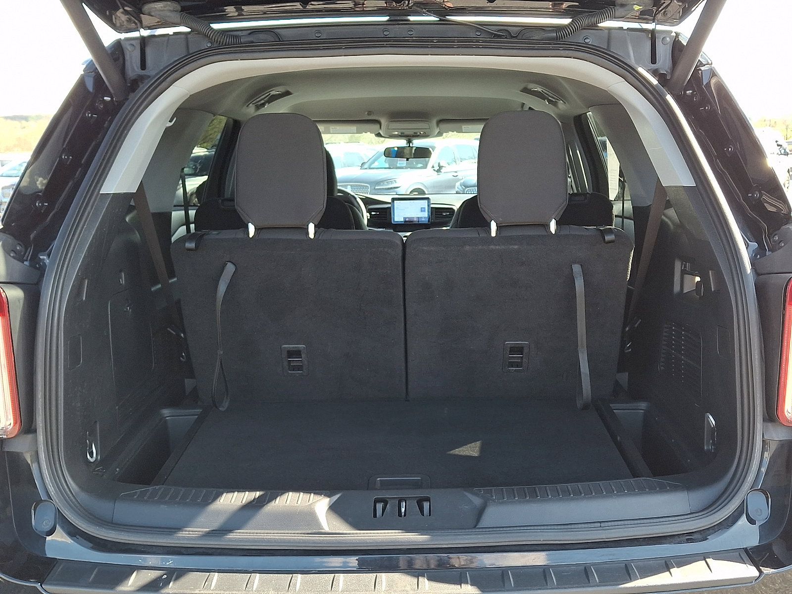 Used 2023 Ford Explorer XLT AWD/4WD image 28