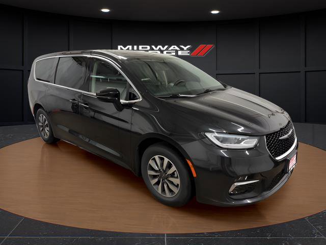 Used 2024 Chrysler Pacifica Limited FWD video 1