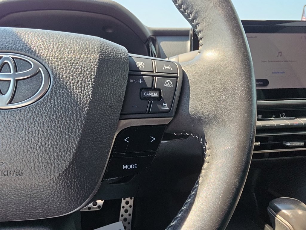 Used 2025 Toyota Camry SE FWD image 19
