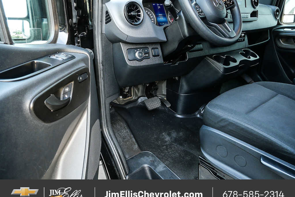 Used 2024 Mercedes-Benz Sprinter 2500 image 6
