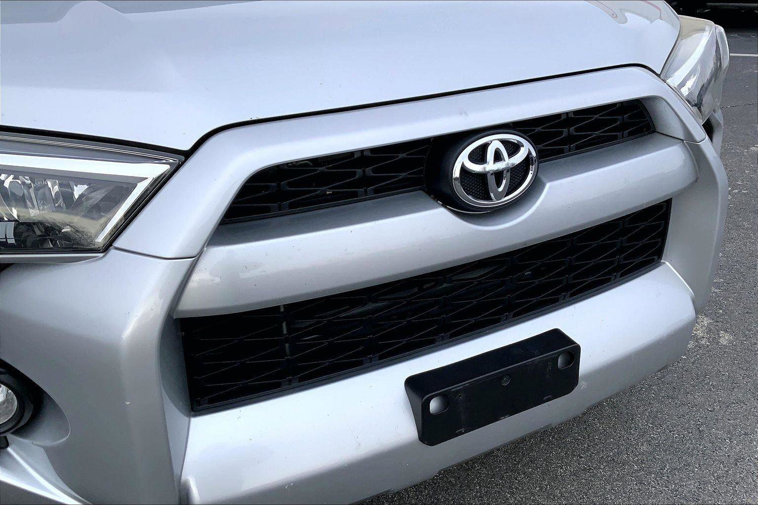 Used 2016 Toyota 4Runner SR5 image 29