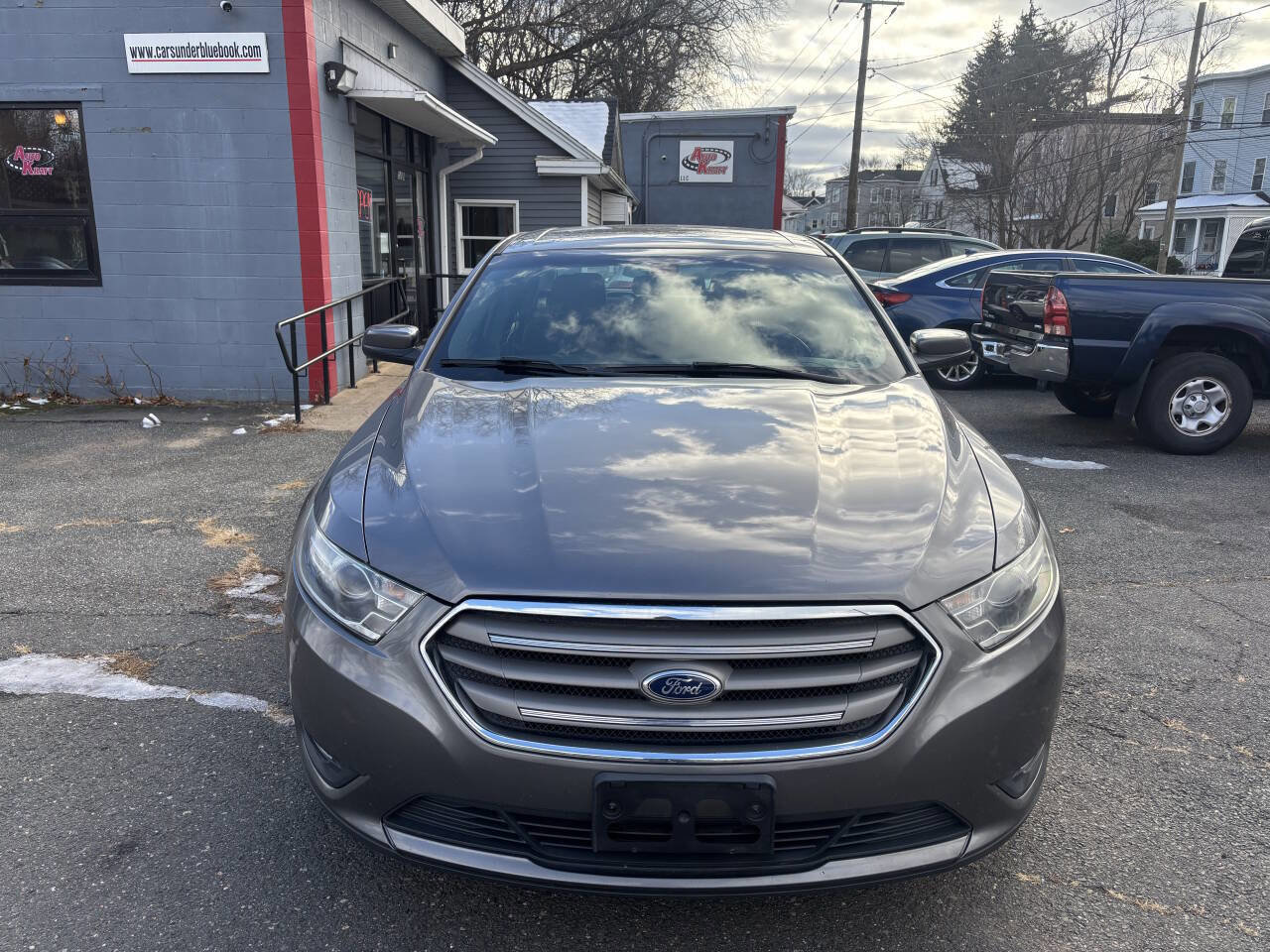 Used 2014 Ford Taurus SEL image 8