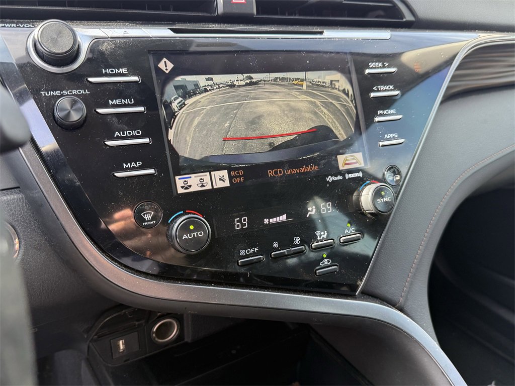 Used 2020 Toyota Camry XLE image 17
