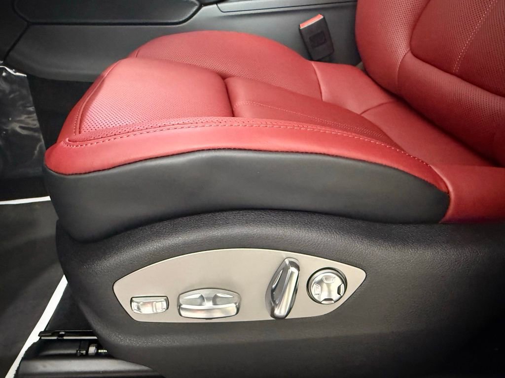 New 2026 Porsche Macan image 29