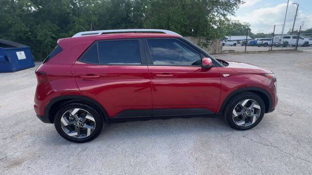 Used 2023 Hyundai Venue Limited w/ Cargo Package FWD image 9