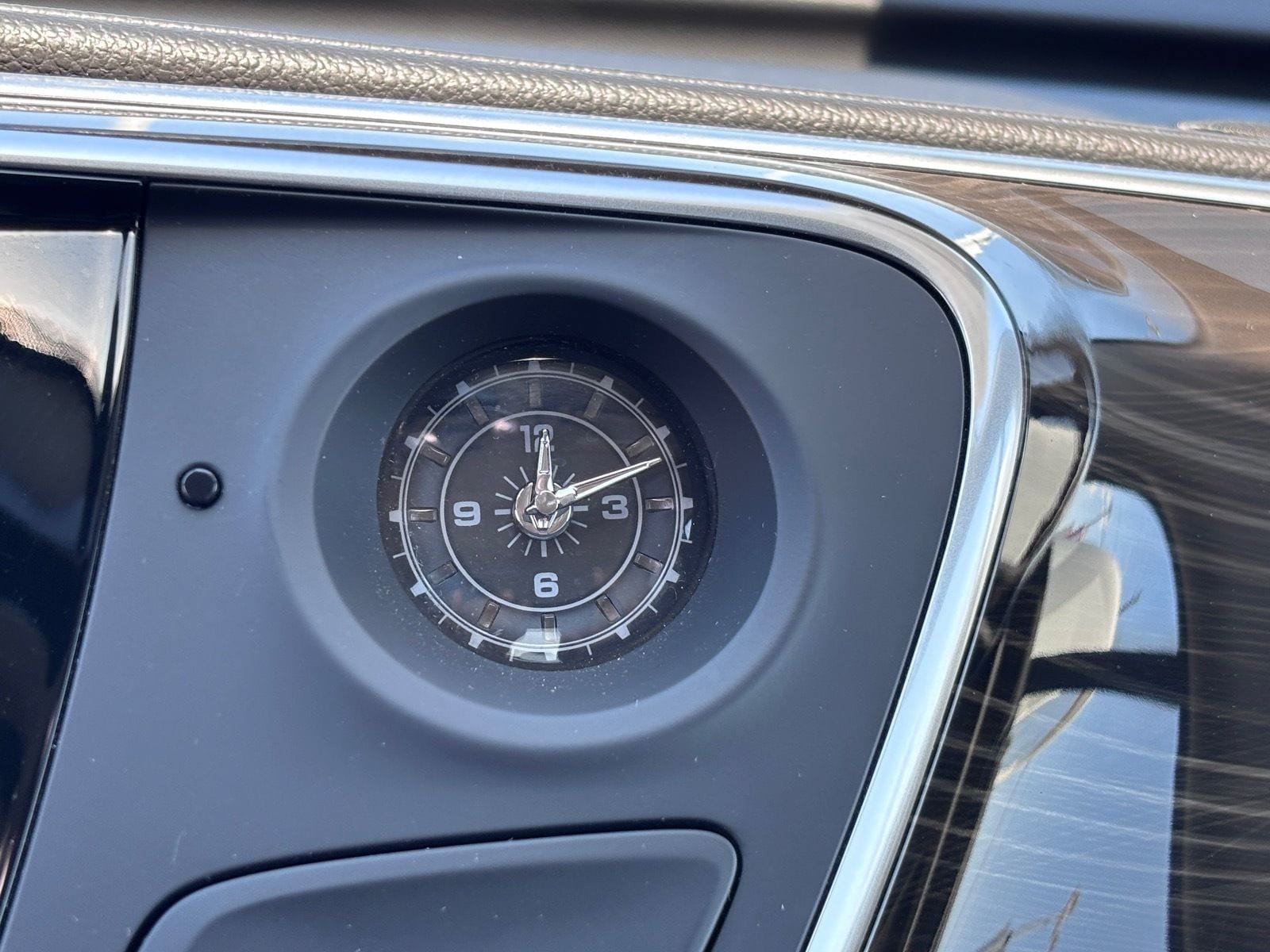 Used 2019 Buick Envision Essence FWD image 29