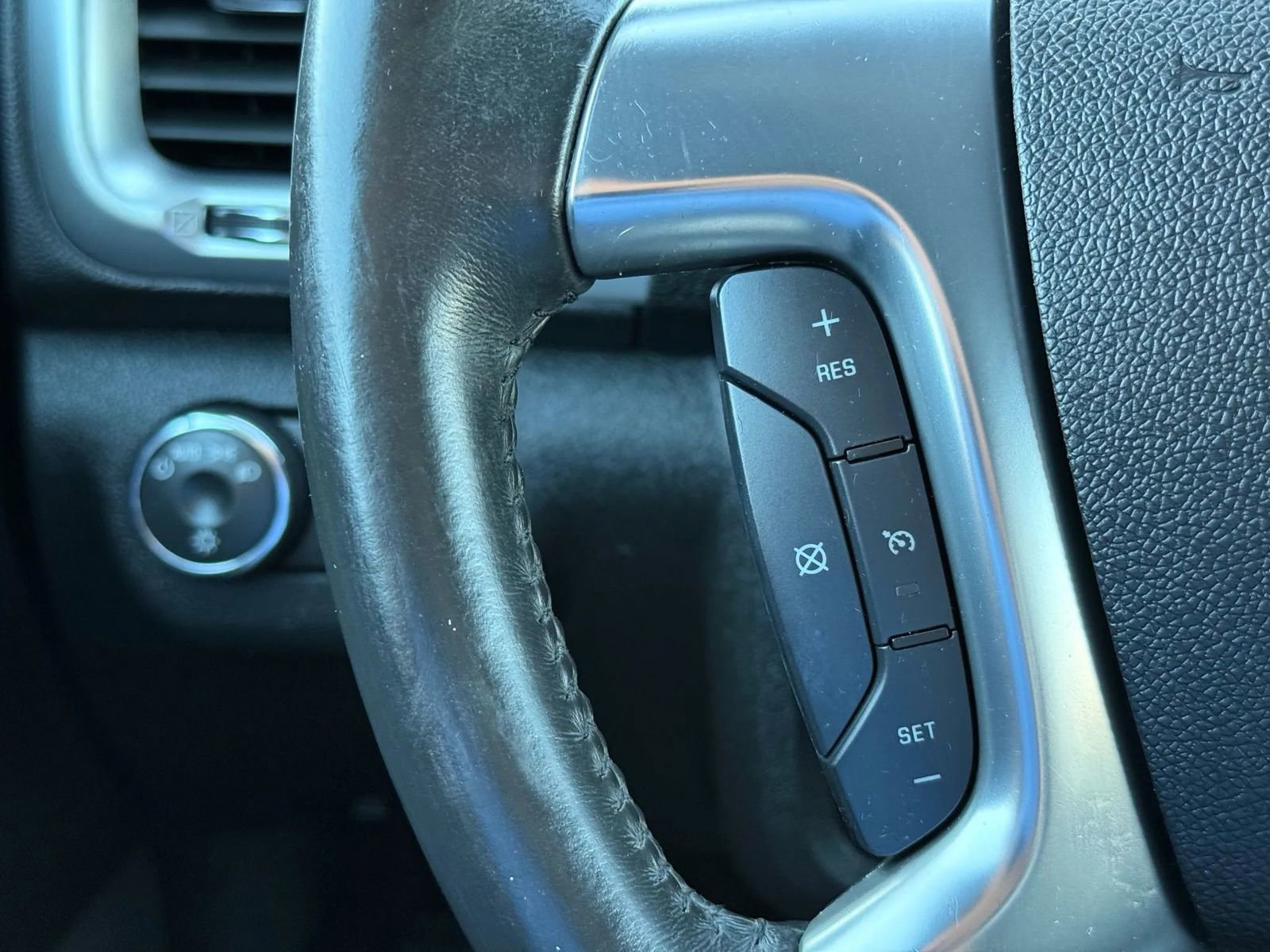 Used 2016 GMC Acadia SLE image 26