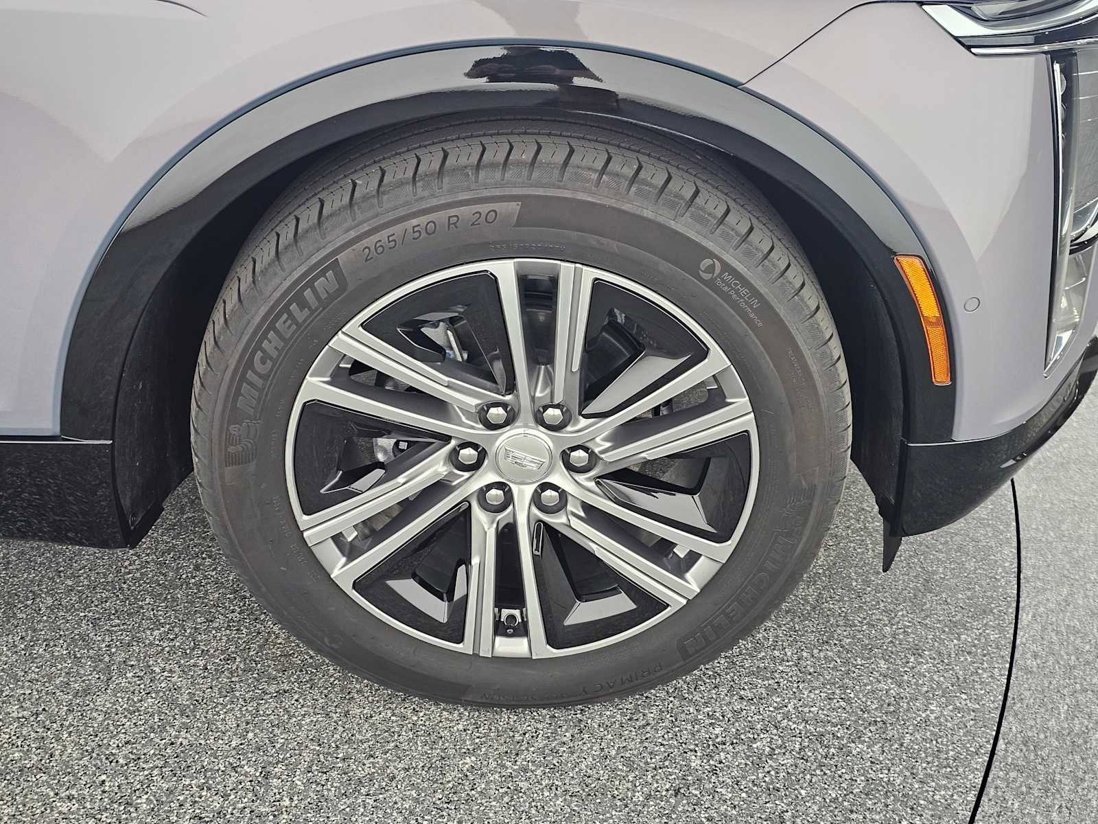 Used 2025 Cadillac Lyriq Luxury AWD/4WD image 9
