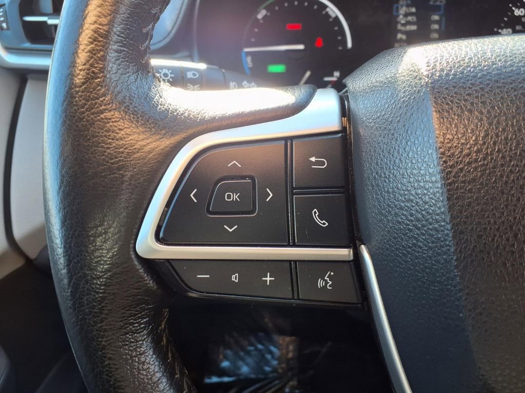 Used 2024 Toyota Sienna XLE image 16