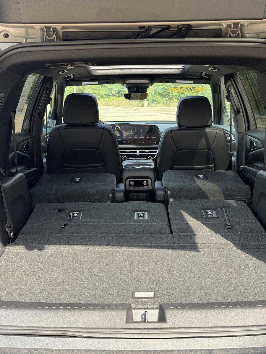 New 2027 Chevrolet Traverse Z71 w/ Enhanced Driving Package AWD/4WD image 19