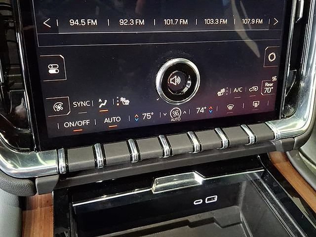 Used 2025 GMC Yukon Denali AWD/4WD image 12