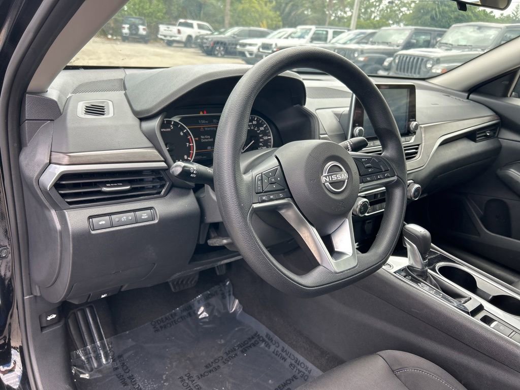 Used 2024 Nissan Altima 2.5 SV image 10