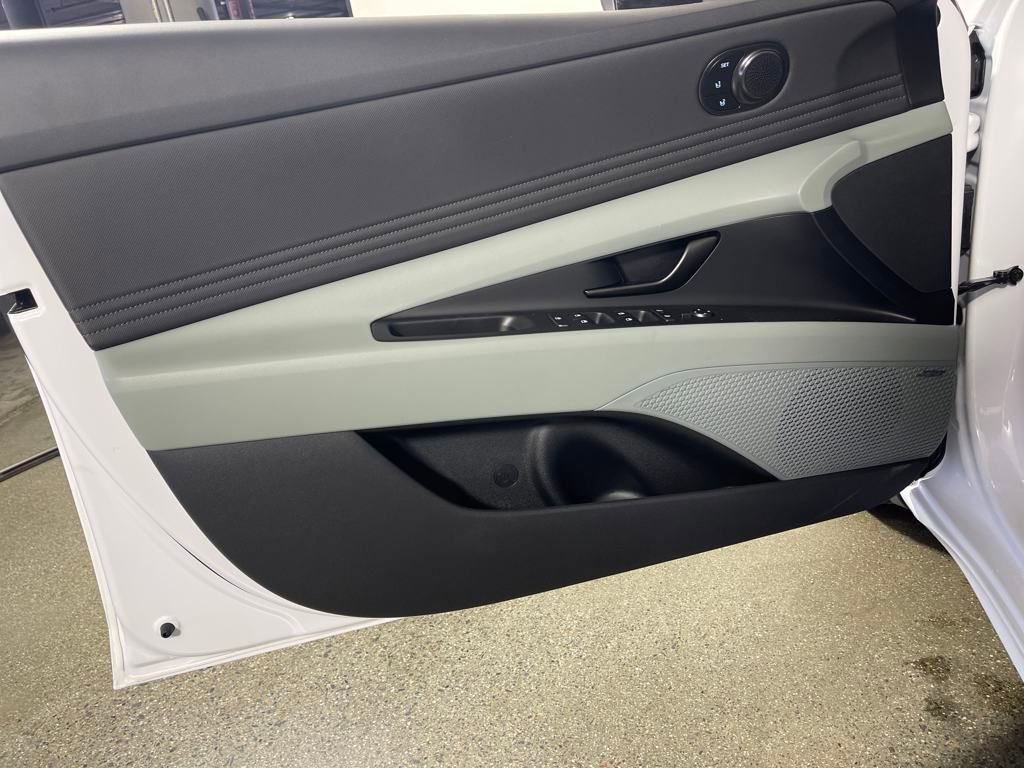 New 2025 Hyundai Elantra Limited image 19