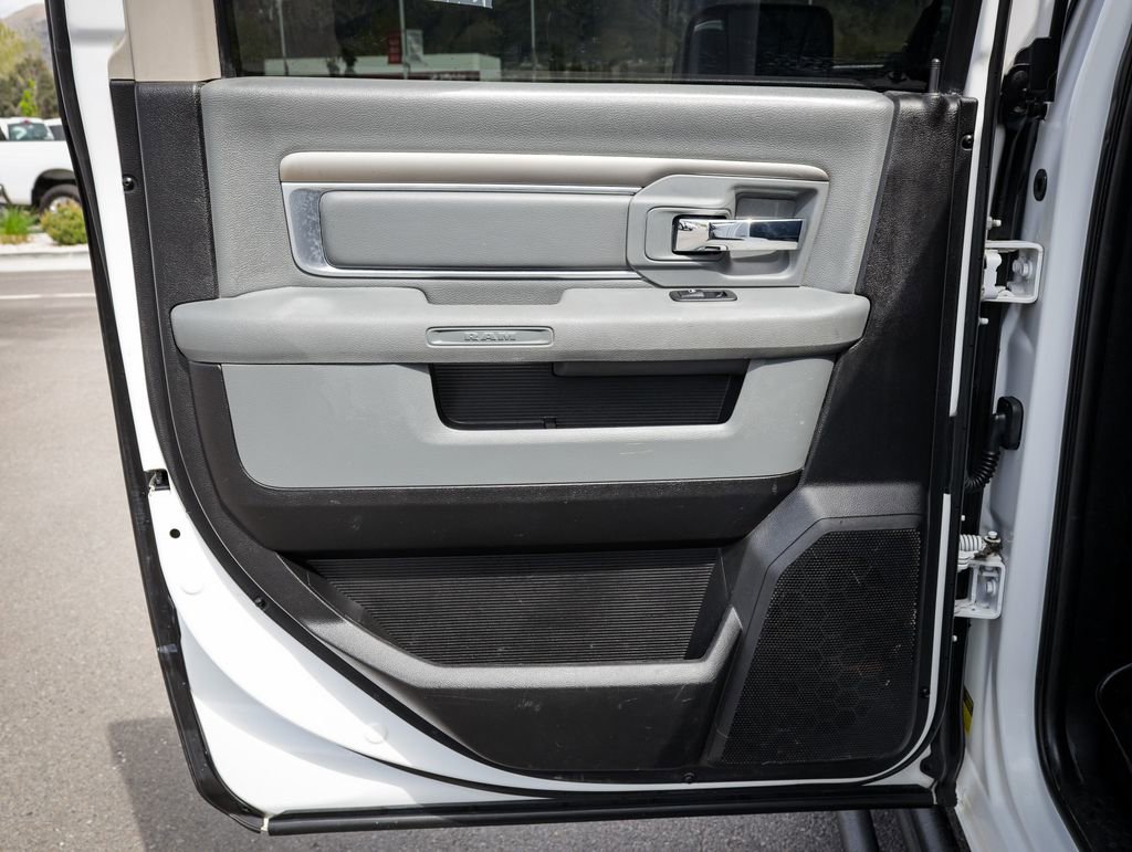 Used 2018 RAM 2500 SLT AWD/4WD image 32