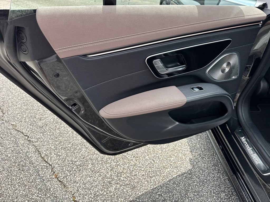 Used 2023 Mercedes-Benz EQS 580 4MATIC Sedan w/ Exclusive Trim Package image 21