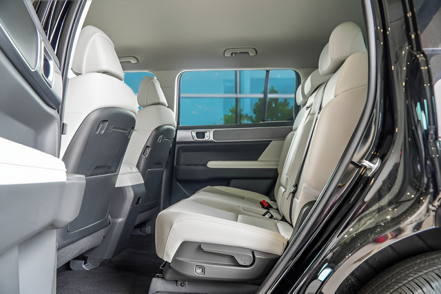 Certified 2025 Hyundai Santa Fe SEL FWD image 34