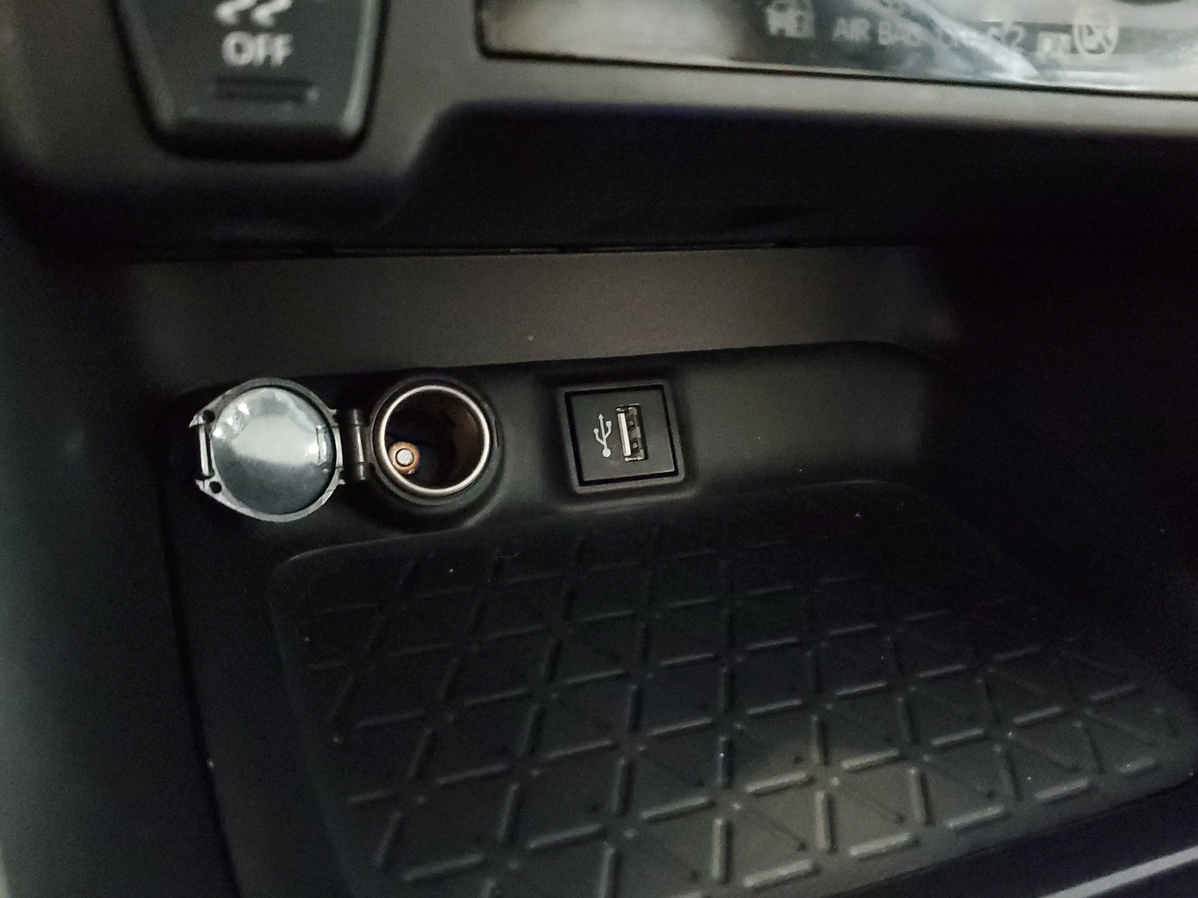 Used 2024 Toyota RAV4 XLE Premium FWD image 31