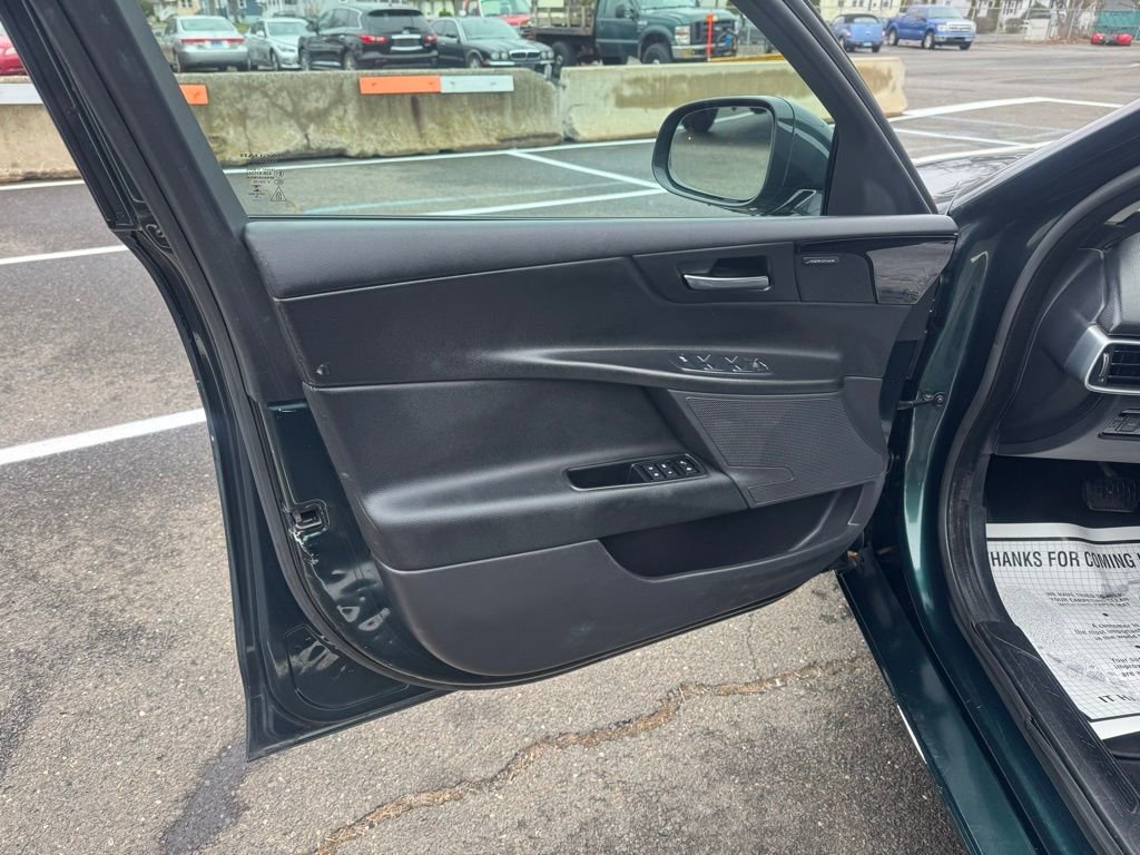 Used 2017 Jaguar XE Premium image 27