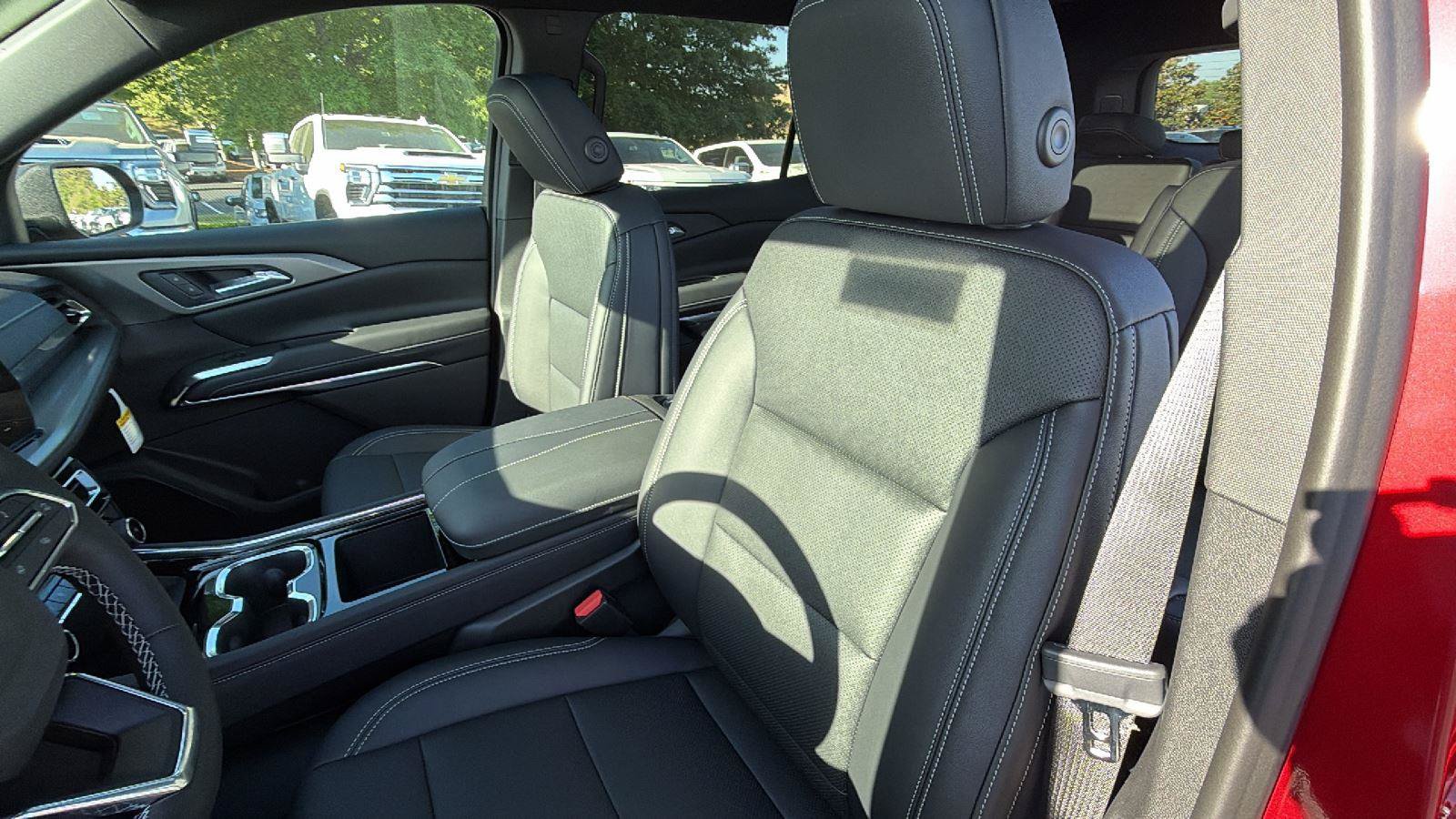 New 2026 Chevrolet Traverse LT w/ Sun and Wheel Package FWD image 16