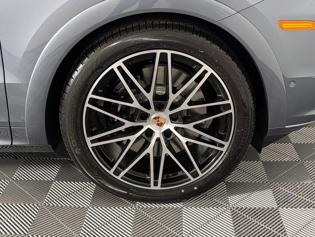New 2026 Porsche Cayenne GTS image 14