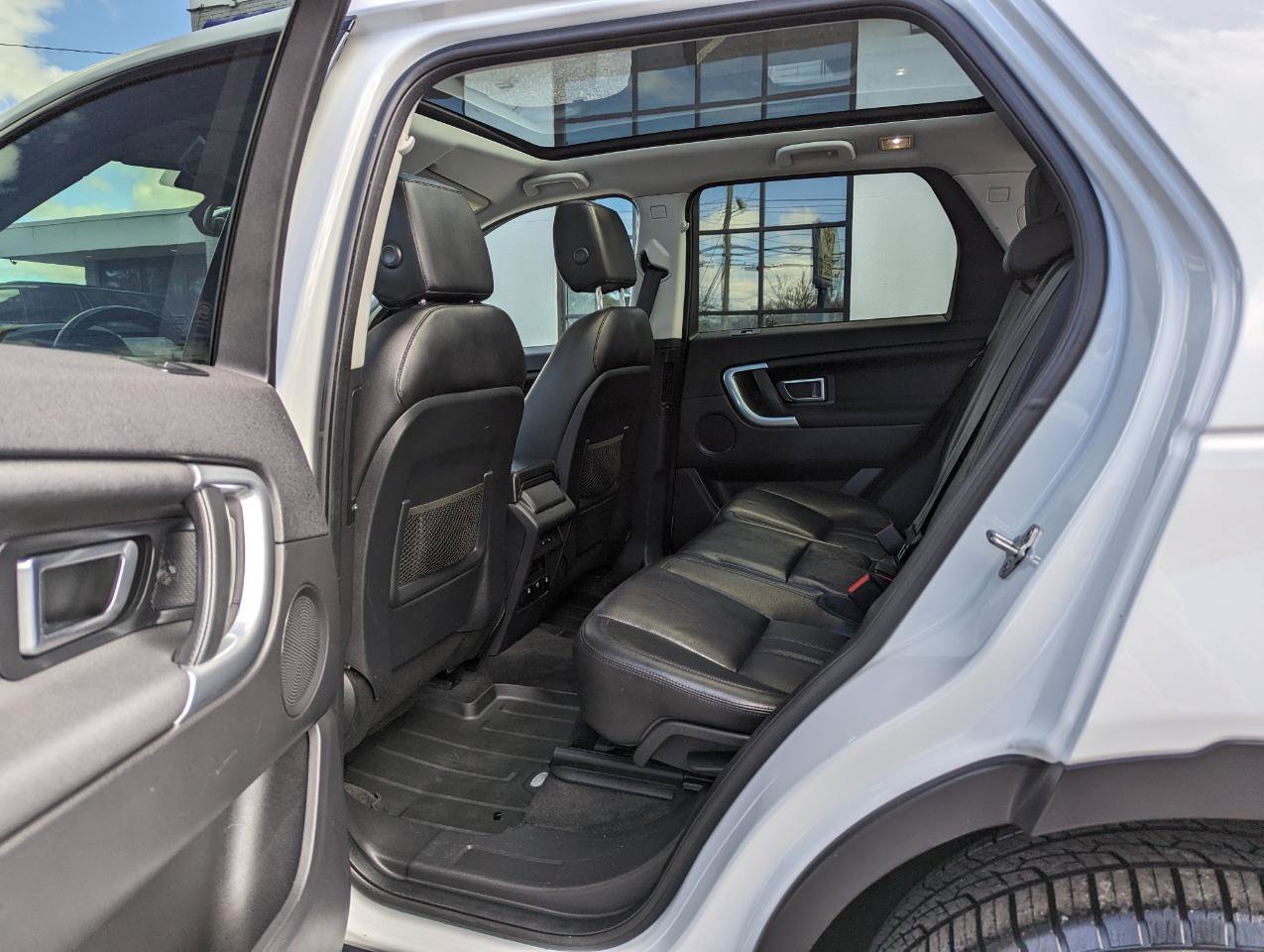 Used 2017 Land Rover Discovery Sport HSE image 38