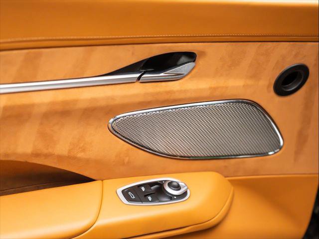 Used 2025 Aston Martin V8 Vantage Coupe RWD image 24