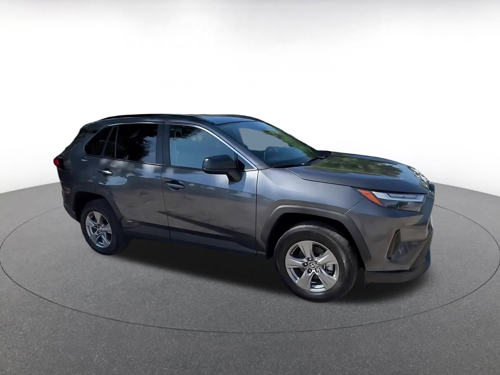 Used 2025 Toyota RAV4 LE AWD/4WD image 2