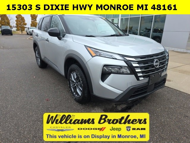 Used 2024 Nissan Rogue S image 3