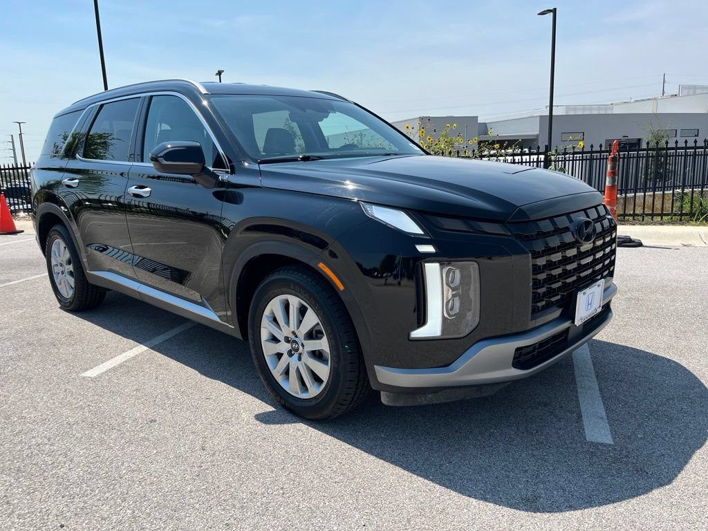 Used 2025 Hyundai Palisade SEL FWD image 3