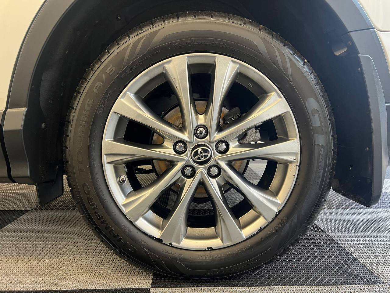 Used 2016 Toyota RAV4 Limited image 32