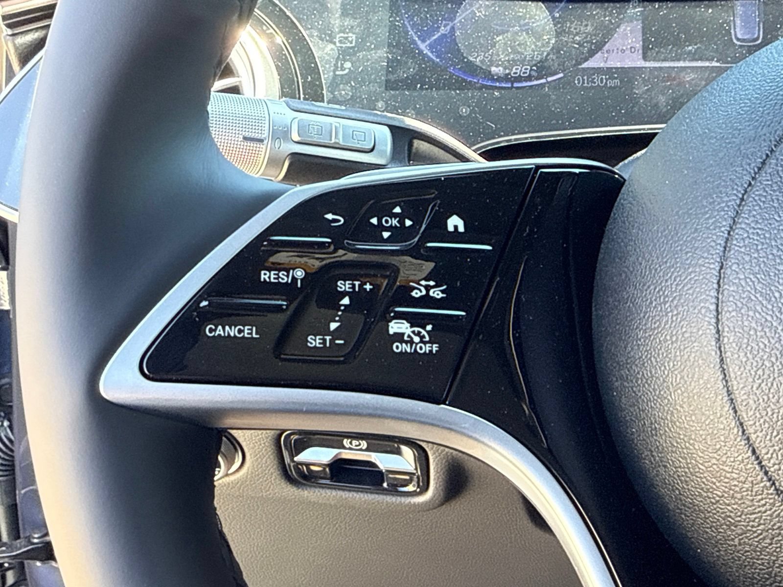 New 2026 Mercedes-Benz EQS 400 4MATIC SUV image 24
