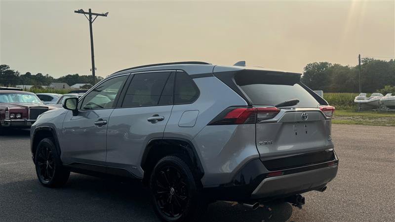 Used 2022 Toyota RAV4 SE w/ SE Grade Weather Package AWD/4WD image 9