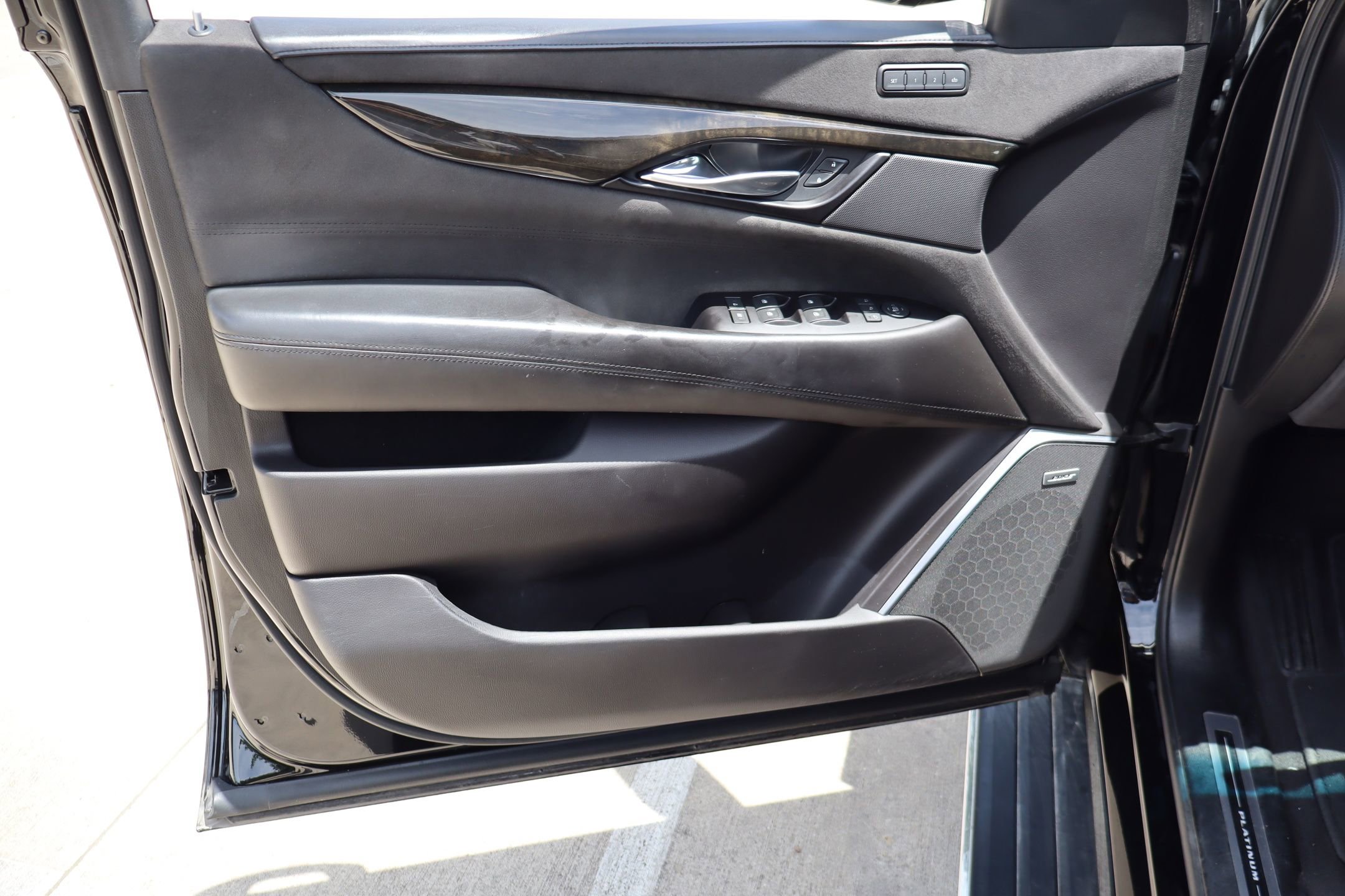 Used 2020 Cadillac Escalade ESV Platinum AWD/4WD image 11