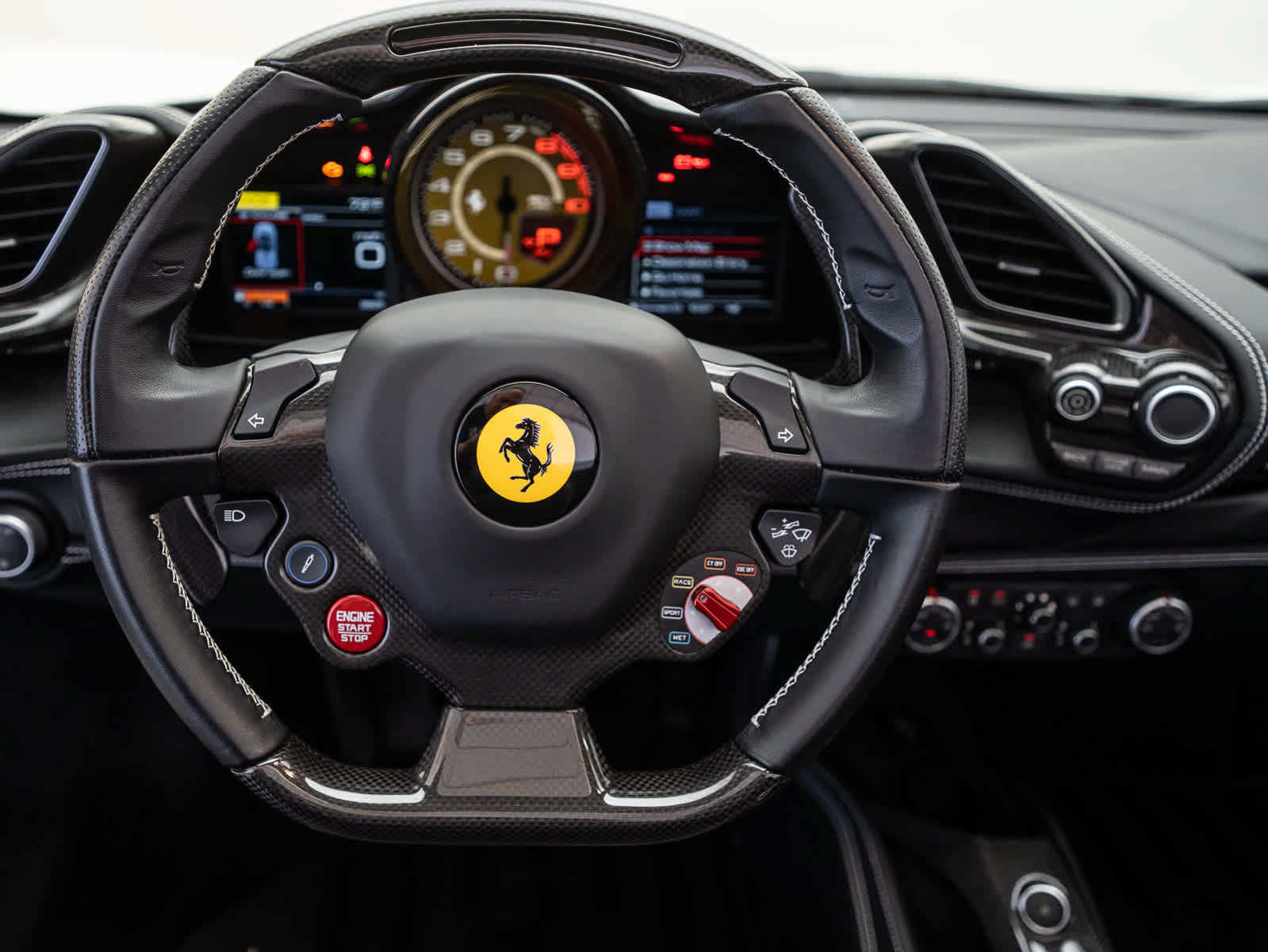 Used 2018 Ferrari 488 Spider RWD image 18