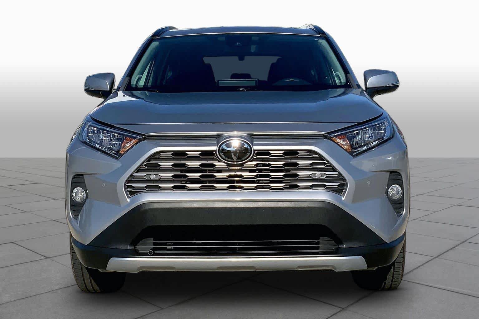 Used 2020 Toyota RAV4 Limited AWD/4WD image 4