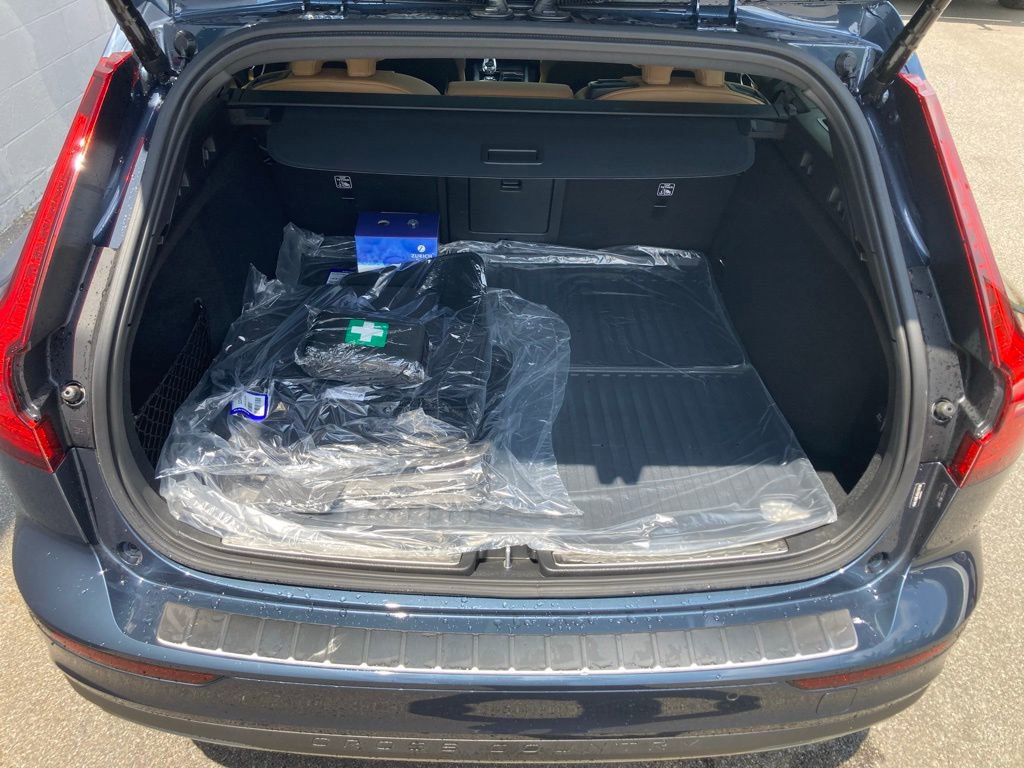 New 2026 Volvo V60 B5 Cross Country Ultra w/ Protection Package Premier image 16