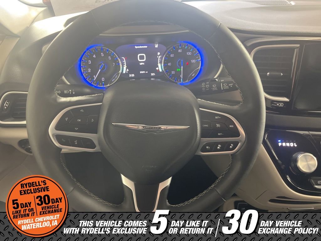 Used 2024 Chrysler Pacifica Touring-L FWD image 29