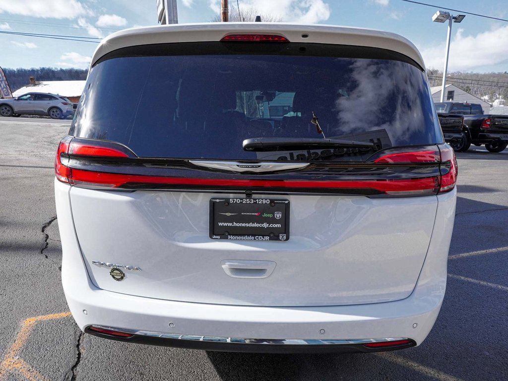 New 2026 Chrysler Pacifica Select FWD image 6