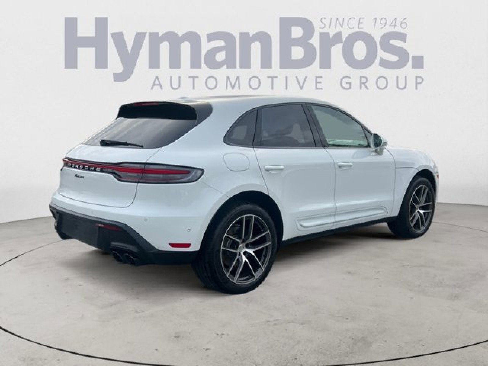 Used 2022 Porsche Macan AWD/4WD image 3