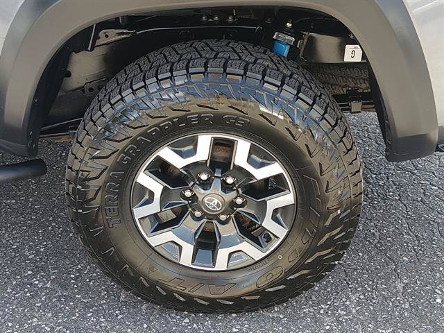 Used 2022 Toyota Tacoma TRD Off-Road w/ Technology Package AWD/4WD image 10
