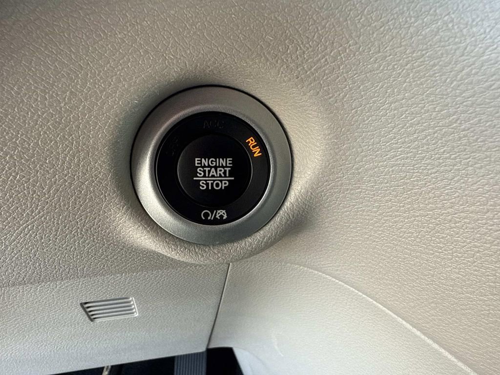 Used 2024 Chrysler Pacifica Touring-L image 35