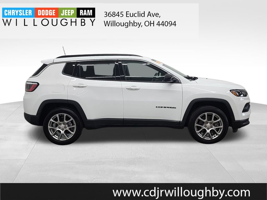 Used 2024 Jeep Compass Latitude image 4