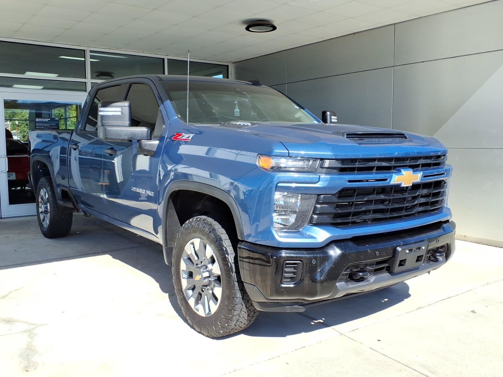 Used 2025 Chevrolet Silverado 2500 Custom w/ Custom Value Package AWD/4WD image 1