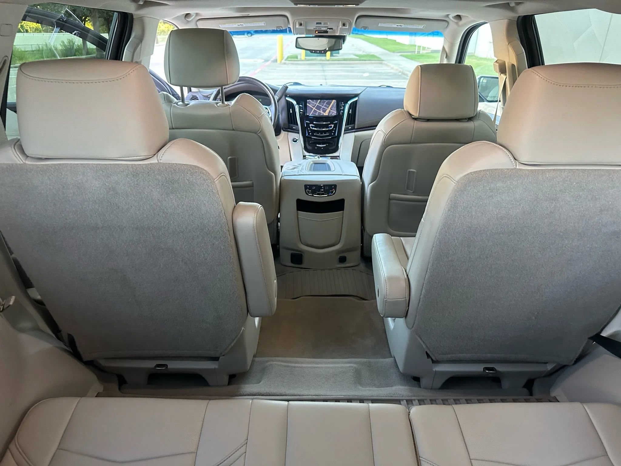 Used 2015 Cadillac Escalade Luxury image 23