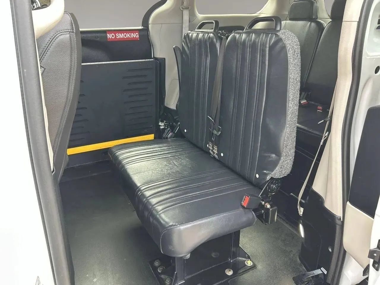 Used 2023 Chrysler Voyager LX FWD image 15