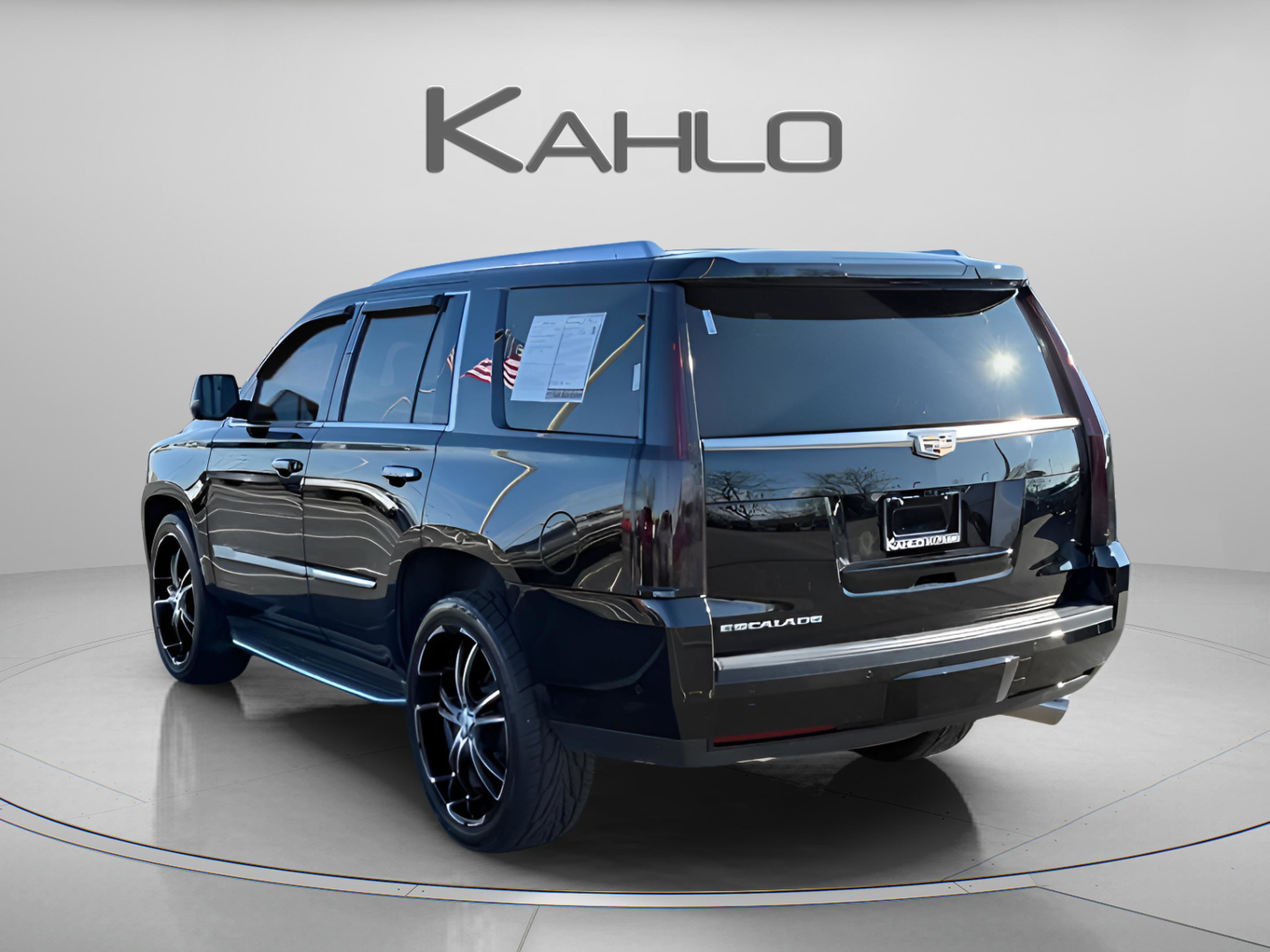 Used 2017 Cadillac Escalade Luxury image 2